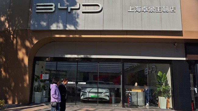 Krisis keuangan perusahaan dealer BYD, Qiancheng Holdings, membuat 20 dealer di Shangdong terpaksa tutup.