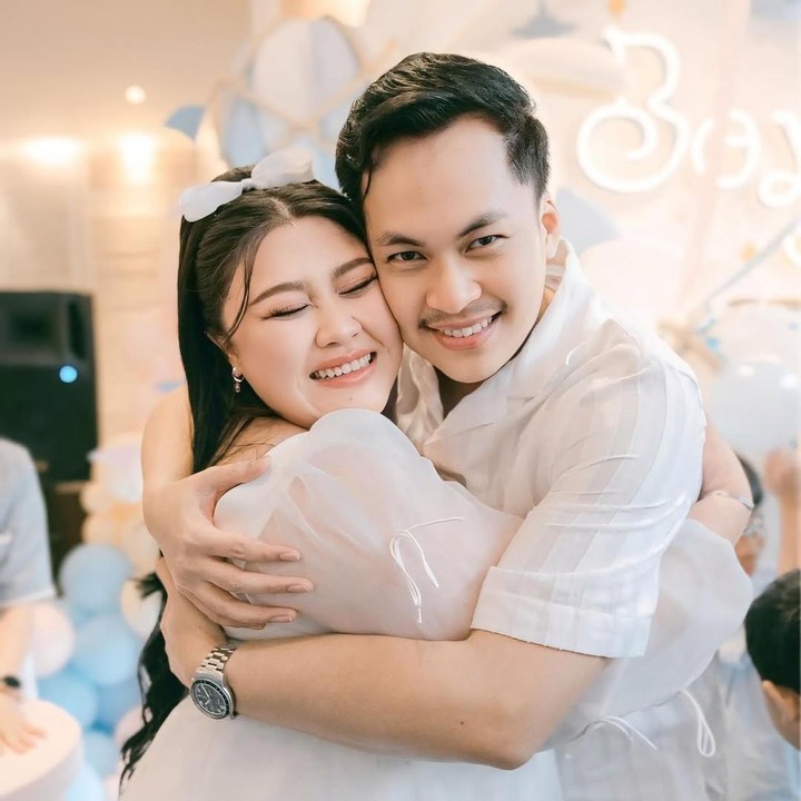 <p>Di acara ini, Clarissa dan Sandro akhirnya mengetahui jenis kelamin anak pertamanya mereka yakni laki-laki. "BABYYY... SEMUA EXCITED KAMU BABY BOY!!! huhuhu MasyaAllah Tabarakallah sesuai feeling, doain Baby Boy sehat terus yaaa onti angkel," tulisnya pada caption.(Foto: @clarissaputri_)</p>