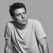 Siapa Jonathan Anderson? Pengganti Maria Grazia Chiuri yang Cetak Sejarah Baru Dior