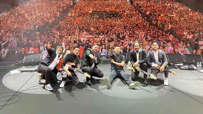 Tinggal Kenangan, Ini 7 Foto Gatot Kies Manggung Bareng Band Ungu Sebelum Meninggal