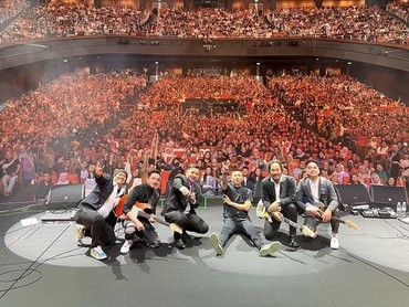 img-title Tinggal Kenangan, Ini 7 Foto Gatot Kies Manggung Bareng Band Ungu Sebelum Meninggal