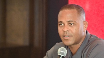 Berita Panas dari Dunia Sport CNN : Kluivert Mengaku Kaget Indonesia vs Saudi Dipimpin Wasit Kuwait