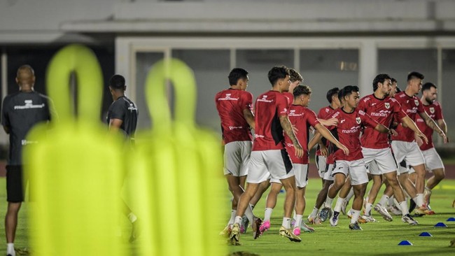 Timnas Indonesia dan China Sama-sama Latihan Tertutup Timnas Indonesia dan China sama-sama menggelar latihan tertutup pada Selasa (3/6) jelang duel krusial Kualifikasi Piala Dunia 2026.