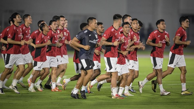 Timnas Indonesia Kumpul Hari Ini, Jay Idzes Tiba di Surabaya Para pemain Timnas Indonesia mulai berkumpul di Surabaya hari ini, Senin (1/9). Jay Idzes sudah tiba di Surabaya.