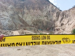 Pencarian Korban Longsor Gunung Kuda Dihentikan gegara Pergerakan Tanah