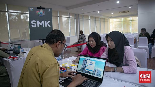 Pendaftaran Sistem Penerimaan Murid Baru (SPMB) Jakarta 2025 dibuka mulai hari ini (16/6). Simak tata cara daftar SPMB Jakarta 2025, link, dan jadwal lengkap.
