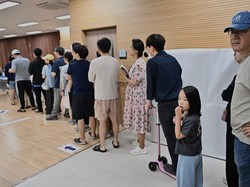 Video Korsel Gelar Pilpres, Tempat Pemungutan Suara Diserbu Warga