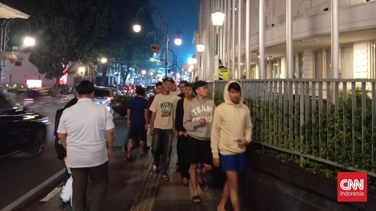 Polisi Sosialisasi Jam Malam di Bandung, Pelajar Diminta Pulang