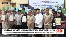 VIDEO: Pemprov Jakarta Serahkan Bantuan Pemutihan Ijazah