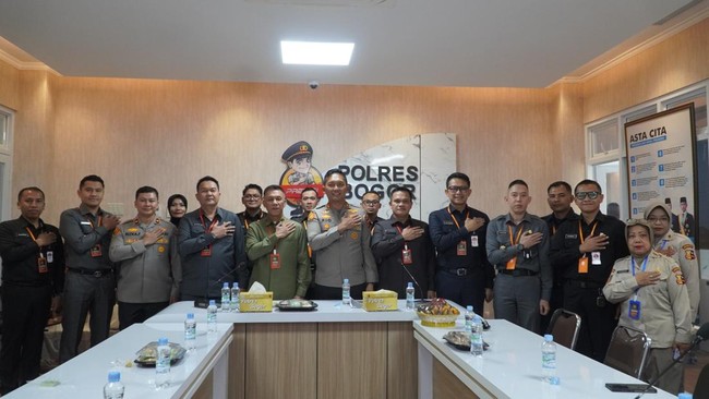 Polres Bogor Terima Peserta Didik Sespimmen Polri Dikreg ke-65 Polres Bogor terima peserta didik Sespimmen Polri untuk Kuliah Kerja Profesi. Kegiatan ini bertujuan meningkatkan kompetensi dan sinergi dengan masyarakat.