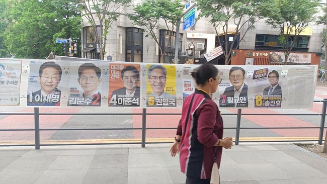 Persaingan Pilpres Korsel untuk menyerang salah satu capres menggunakan tipuan AI hingga pertarungan para dukun yang dibayar untuk memenangkan capres.