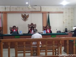 Kurang Ajar! Lansia Mesum Diam-diam Potret Area Sensitif Perempuan di Pesawat