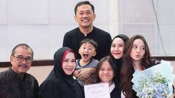Momen Zaskia Adya Mecca Hadir 5 Menit Sebelum Anak Wisuda, Ternyata Baru Pulang dari Palestina