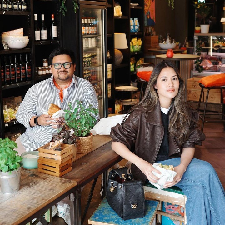 <p>Bahkan, Raisa juga baru saja membagikan beberapa momen saat menghabiskan waktu bersama sang kakak di Amsterdam, Belanda. Hal tersebut diketahui langsung melalui beberapa foto yang diunggah di akun Instagram pribadinya. (Foto: Instagram@raisa6690)</p>