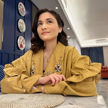 Pertanyakan Nabi Isa hingga Nazar Masuk Islam, Ini Perjalanan Mualaf Samanta Adik Darius Sinathrya