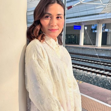 Profil Samanta Elsener Adik Darius Sinathrya yang Masuk Islam