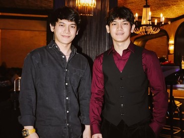 img-title Mengenal Sosok Kakak Kembar Davina Karamoy Sandri dan Sandro