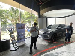 Polytron Buka Showroom Mobil Listrik Pertama, Bareng AC-Kulkas Cs
