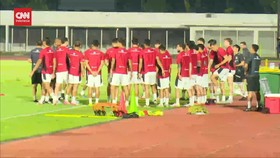 VIDEO: Patrick Kluivert Matangkan Taktik di Latihan Perdana Timnas