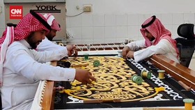 VIDEO: Melihat Pembuatan Kiswah Kain Penutup Ka'bah di Makkah