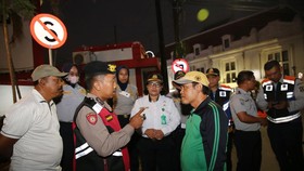 Walkot Surabaya Segel Lahan Parkir Minimarket Gegara Jukir Liar
