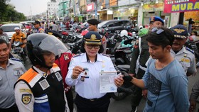 Pakar soal Walkot Surabaya Segel Parkir Minimarket: Aneh & Paradoks