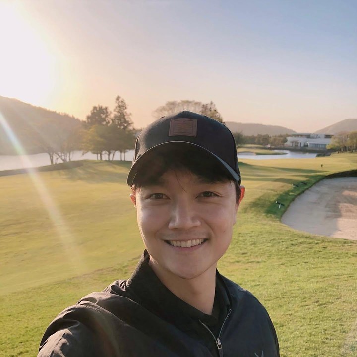 <p>Aktor berusia 44 tahun ini sudah malang melintang di dunia entertain Korea sejak lama. Salah satu dramanya yang terkenal adalah Spring Waltz dan Gangnam Scandal. (Foto: Instagram @seo.do.young)</p>
