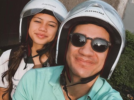 Terpopuler: Rutinitas Andrew White Antar-Jemput Anak Naik Motor
