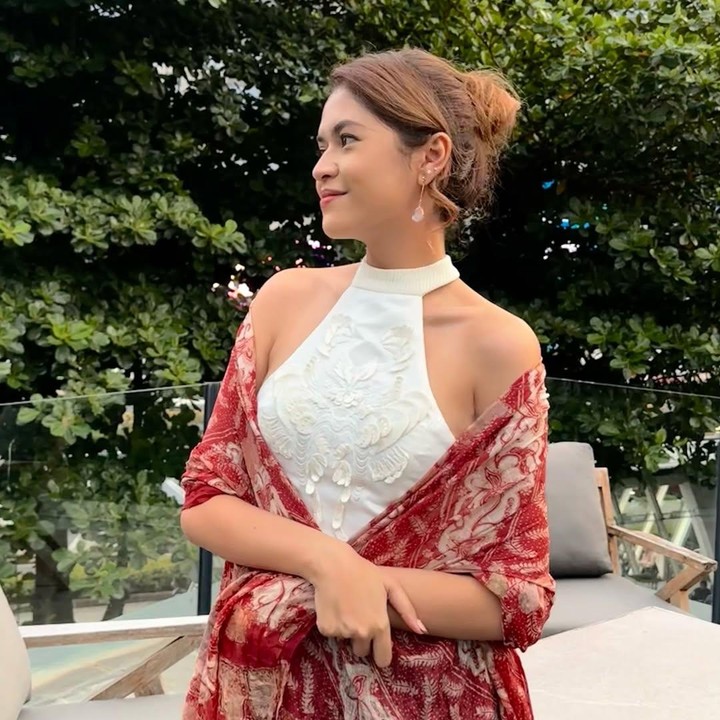 <p>Afit cukup aktif di media sosial. Dalam beberapa unggahan di Instagram, perempuan kelahiran 3 Maret 1995 ini sering membagikan momen saat <em>traveling</em> ke luar negeri. Ia juga kerap mem-<em>posting</em> gaya berakaiannya yang modis hingga aktivitas saat kulineran, Bunda. (Foto: Instagram @meafit)</p>