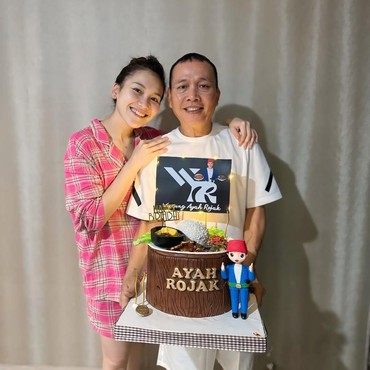 Doa dan Janji Mengharukan Ayu Ting Ting pada Hari Ultah Ayah Rojak