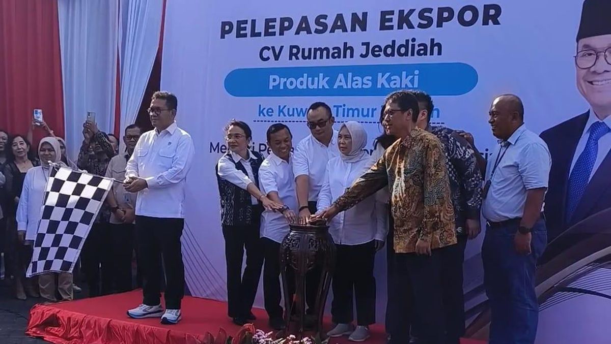 Nasabah Bank Jatim, CV Rumah Jeddiah Sukses Ekspor 8 Ribu Alas Kaki