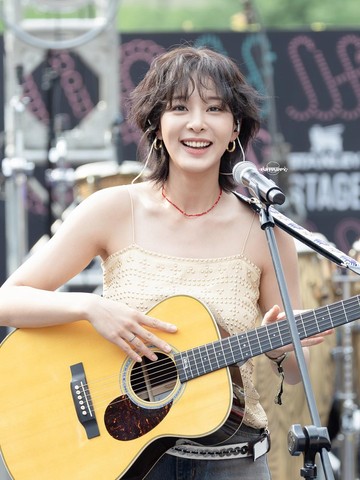 Multitalenta, Simak 6 Potret Aktris Seol In Ah Tampil Memukau di Seoul Jazz Festival 2025