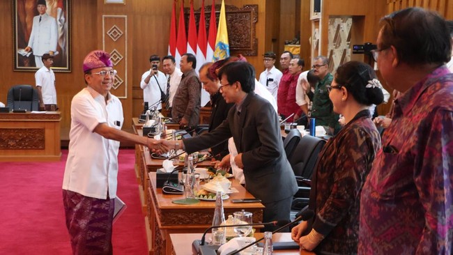 Program satu keluarga satu sarjana di Bali akan dimulai Agustus 2025 atau bertepatan dengan penerimaan mahasiswa baru.