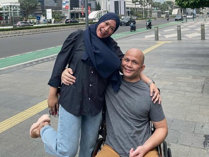Cerita Istri Setia Merawat Harry Pantja Host Dunia Lain Alami Stroke 9 Th, Ini 5 Potretnya