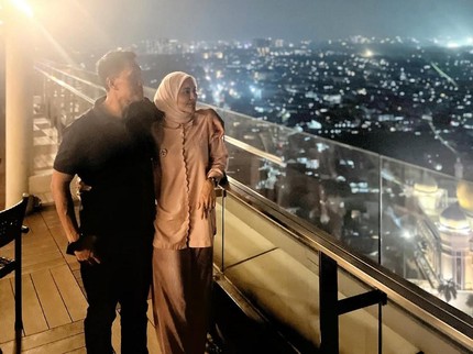 Momen Manis Juliana Moechtar dan Suami TNI Rayakan Wedding Anniversary, Ini 5 Potretnya