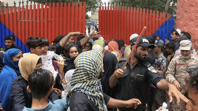 Aji Mumpung Gempa Bumi, 200 Napi Kabur dari Penjara Pakistan Ratusan napi narkoba-pencurian kabur dari penjara di Pakistan saat gempa bumi.