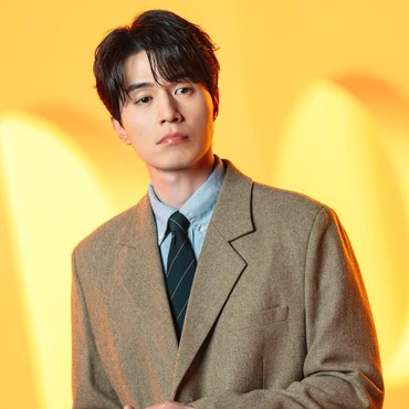 Di Balik Pesonanya, Lee Dong Wook Akui Tak Pernah Didekati Wanita