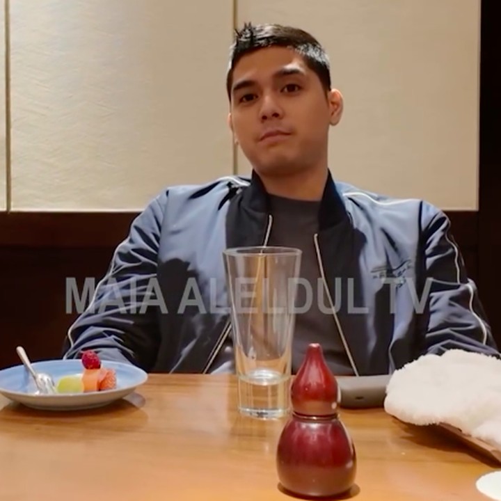 <p>Sebelum mencari perlengkapan akad nikah, Maia dan suami serta Al dan Alyssa <em>quality time</em> dengan makan malam bersama. Saat berkumpul, Maia sempat menanyakan kesiapan putranya untuk mengikat janji. Al dengan tegas menjawab 'Siap'. "Al udah nggak sabar banget sampai menghitung hari pernikahan. Bakalan haru & nangis di momen sungkeman!" tulis Maia di caption unggahannya. (Foto: Instagram @maiaestiantyreal)</p>