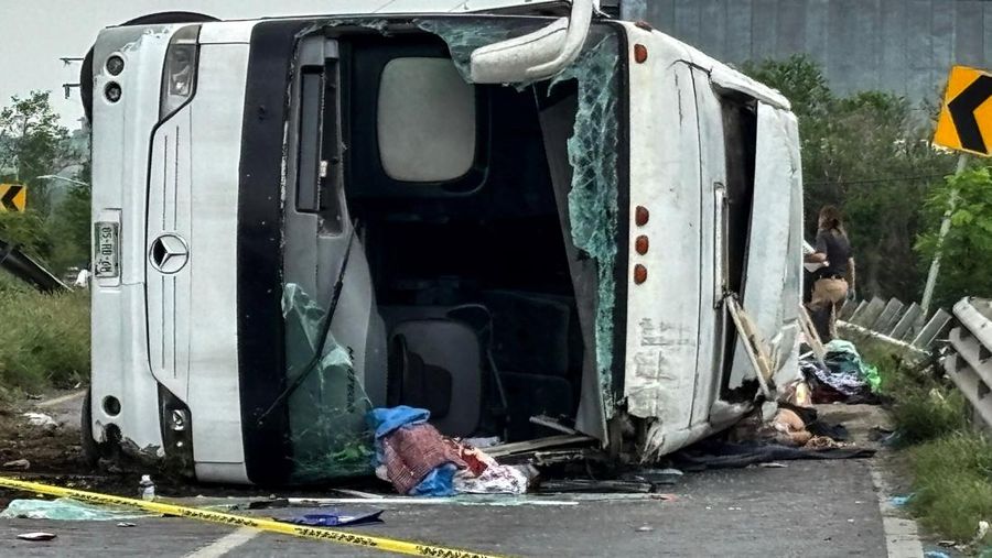 Pandangan umum tentang kecelakaan yang menewaskan beberapa orang saat bepergian dengan bus penumpang dari Monterrey ke Tampico.