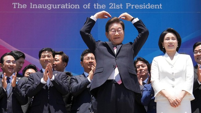 Pemerintah Presiden Lee Jae Myung akan bagi-bagi Rp1,78 juta ke semua warga Korea Selatan untuk merangsang konsumsi dalam negeri.