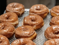 Donat Mahal Rp 200 Ribu Sebiji dan Pelayan Dipecat Usai Dapat Tip Besar