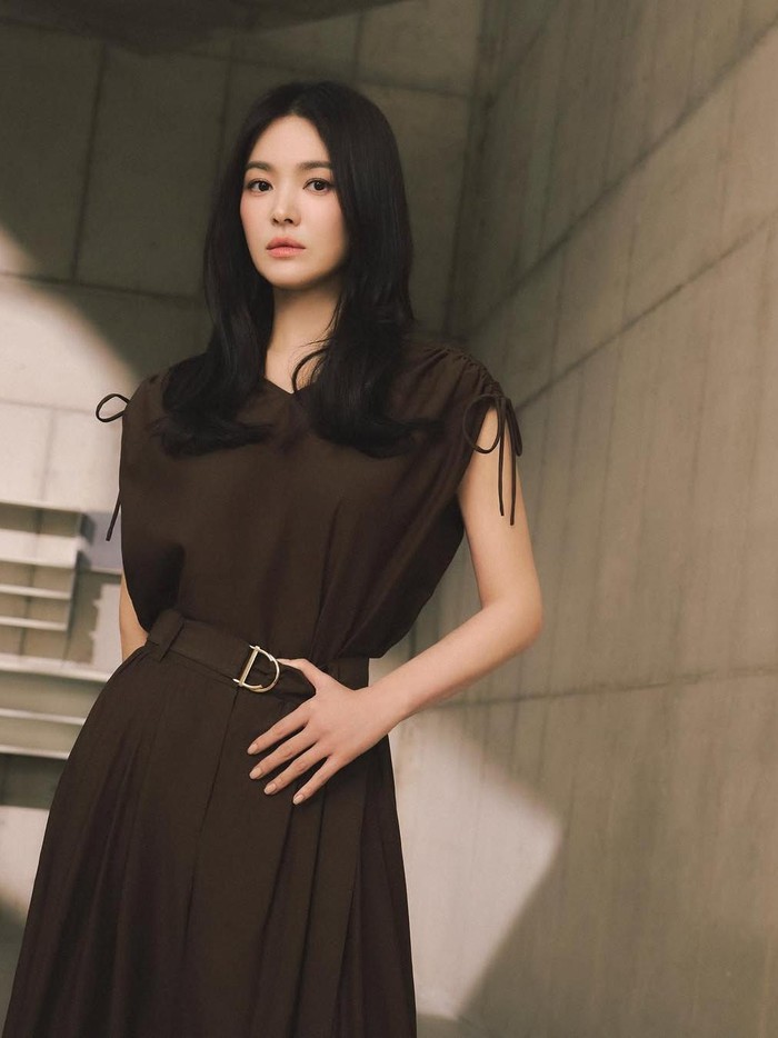 Song Hye Kyo menjelaskan bahwa beberapa tahun silam, ia mendapatkan saran dari penulis Noh Hee Kyung untuk menuliskan gratitude journal atau jurnal yang berisi ungkapan rasa syukur.