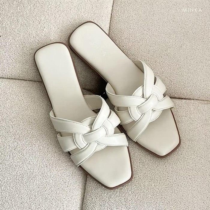 Slo Woman Flat Sandals (Oat)