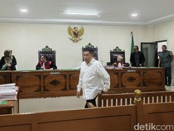 Jaksa Minta Hakim Tolak Eksepsi Annar Sampetoding di Kasus Uang Palsu