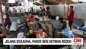 VIDEO: Iduladha, Produsen Arang Batok & Pande Besi Panen Rezeki