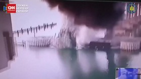 VIDEO: Detik-detik Pilar Jembatan Crimea-Rusia Diledakkan Ukraina
