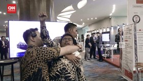VIDEO: Demonstrasi Tolak Tambang Nikel, Aktivis Greenpeace Ditangkap