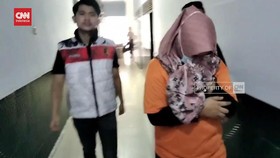 VIDEO: Perempuan Ditangkap Tilep Uang Calon Jemaah Umroh Ratusan Juta