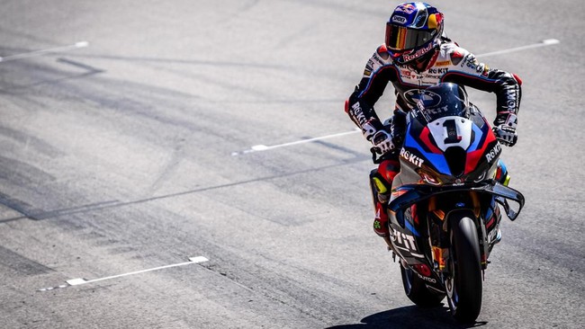 Pembalap asal Turki, Toprak Razgatlioglu, memberikan pujian kepada manajer Kenan Sofuoglu setelah resmi bakal membalap di MotoGP pada 2026 mendatang.