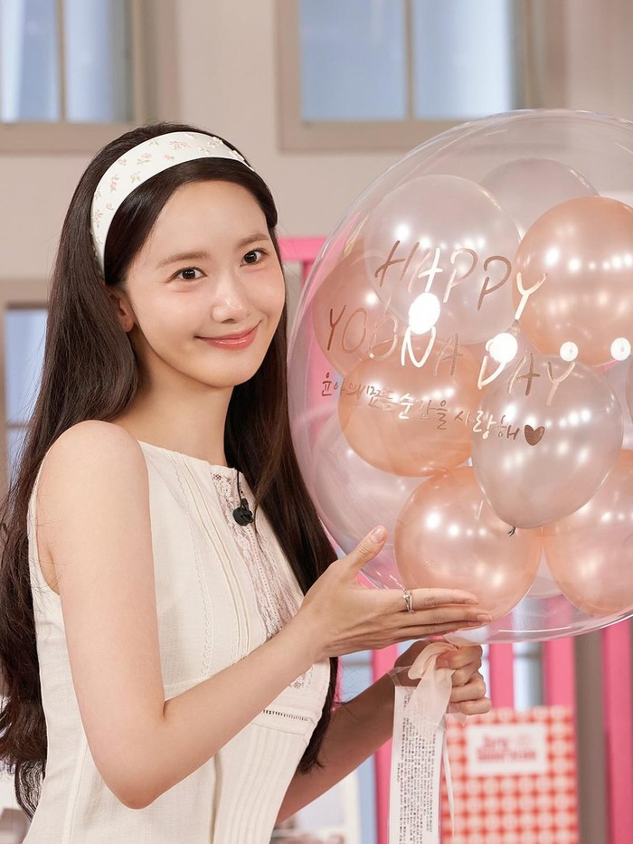 Penampilan yang awet muda dan glowing membuatnya tidak terlihat seperti sudah berusia lebih dari 30 tahun./ Foto: instagram.com/yoona__lim